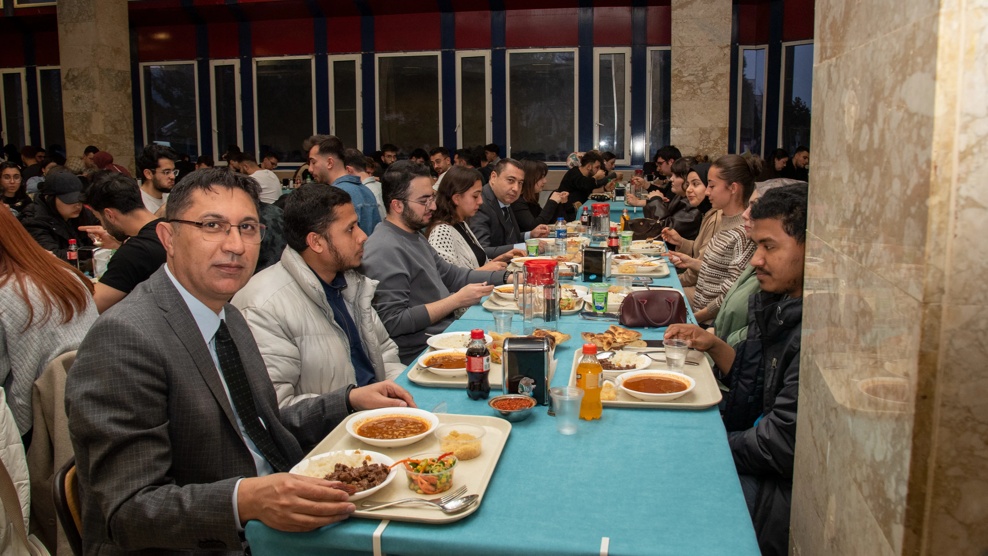 Rektör Yılmaz öğrencilerle iftar yemeğinde bir araya geldi